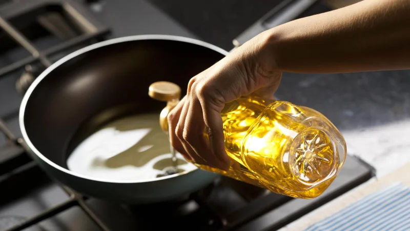 7 Dinge, die Sie niemals in den Abfluss werfen sollten
