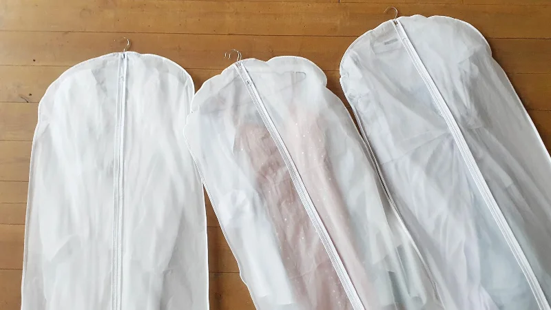 5 astuces pour ranger les costumes sans les froisser