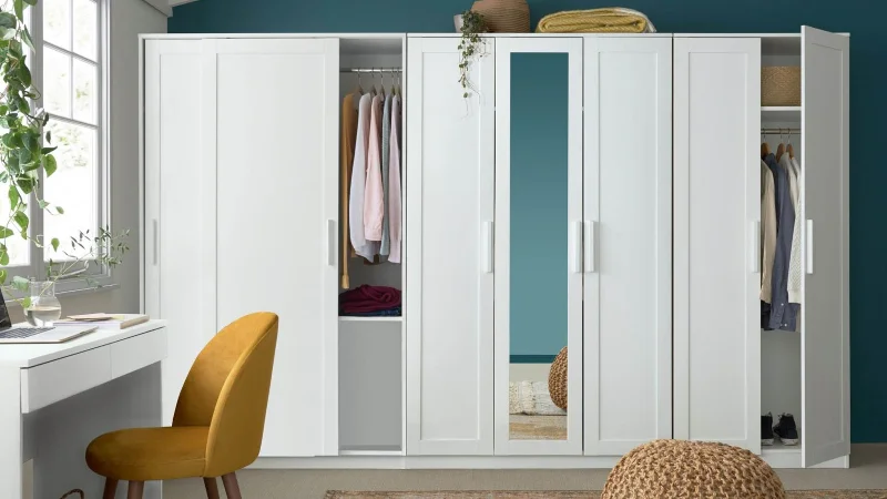 5 astuces pour ranger les costumes sans les froisser