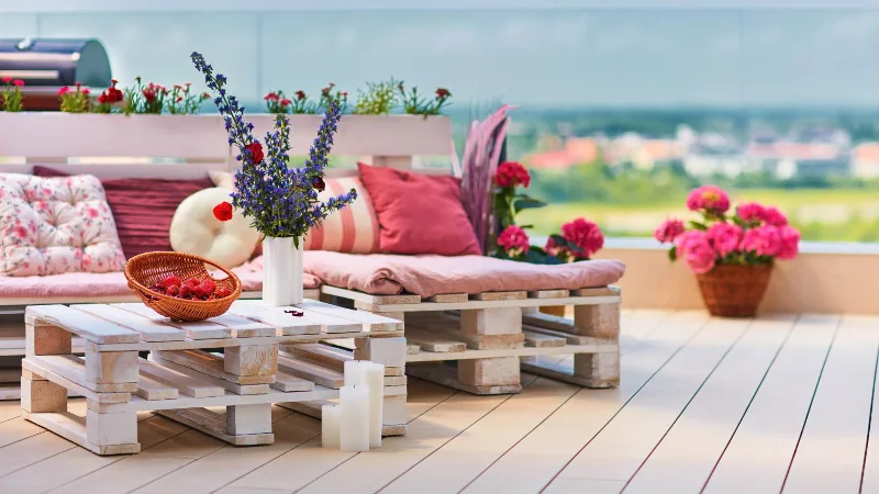7 clevere Möglichkeiten, Holzpaletten in Ihrem Garten zu recyceln