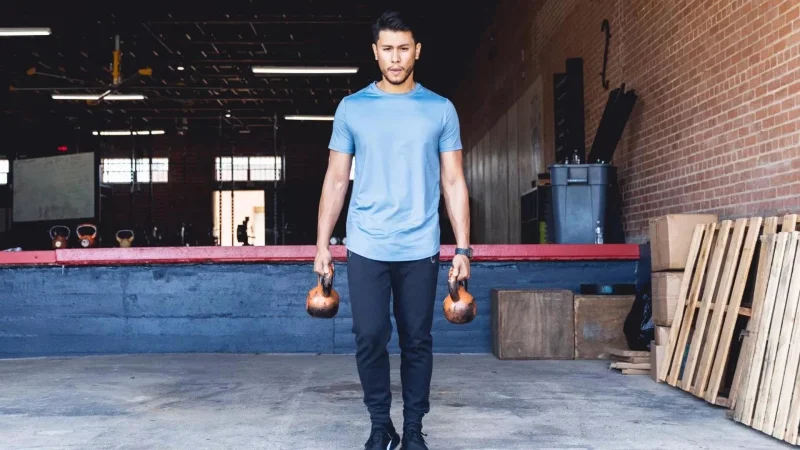 Farmers Walk: Wie es geht und welche Vorteile das Gehen mit Gewichten hat